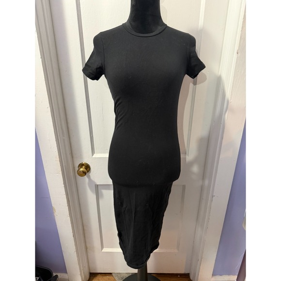 Forever 21 Dresses & Skirts - Forever 21 Black Short Sleeve Bodycon Dress in S